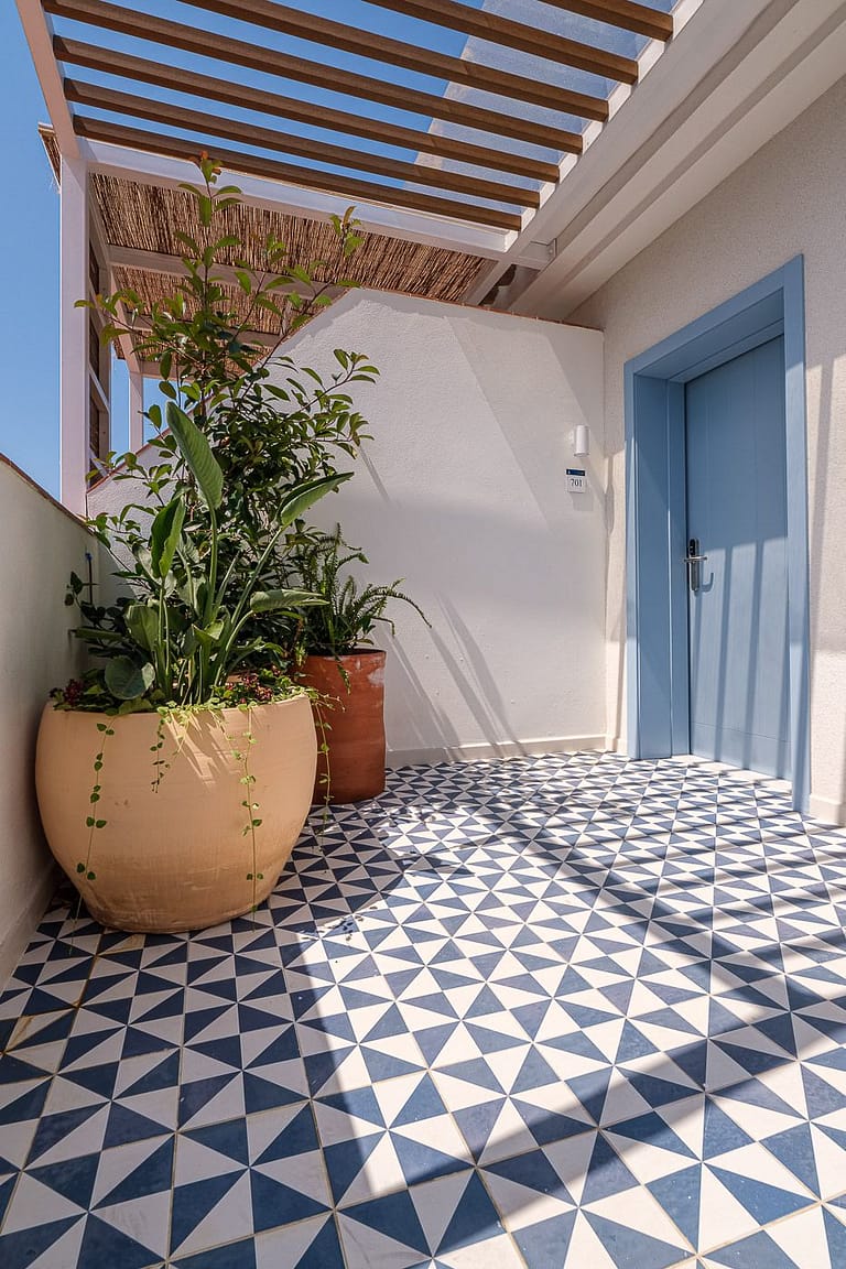 Entrada ajardinada apartamentos Ancora de Salou Tarragona