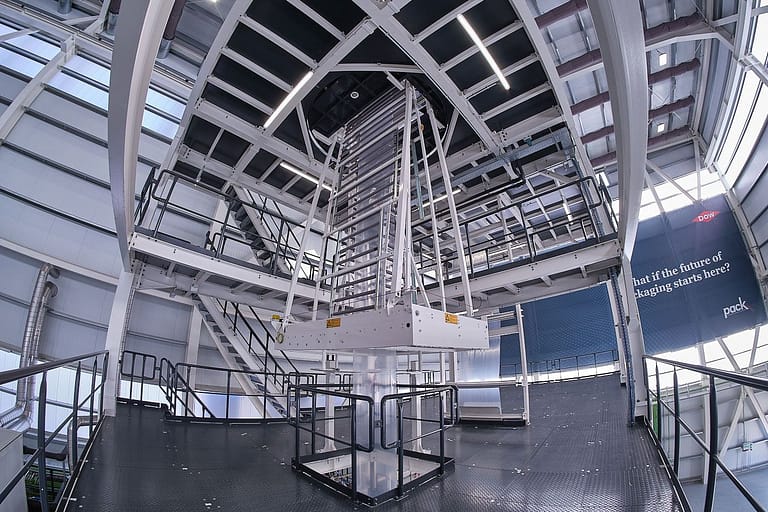 Fotografia industrial de operario en instalaciones de la empresa DOW Chemical