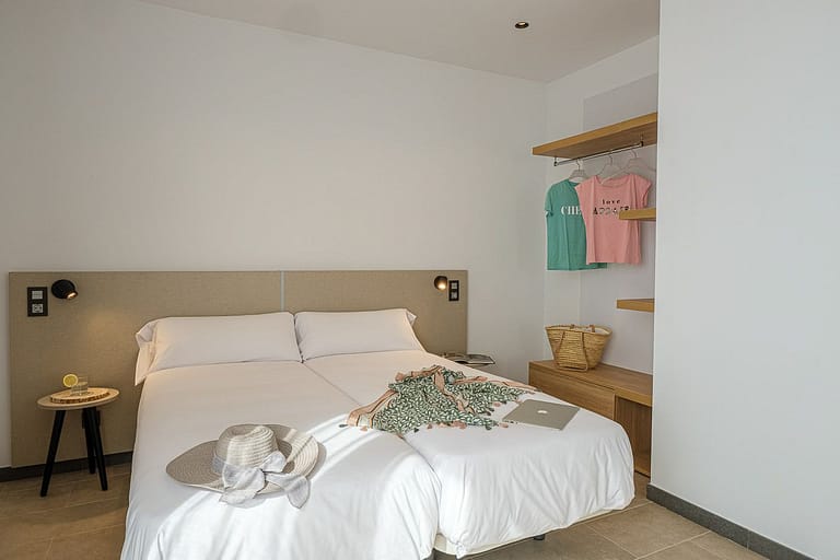 Dormitorio de matrimonio en apartamento Real de Tarragona