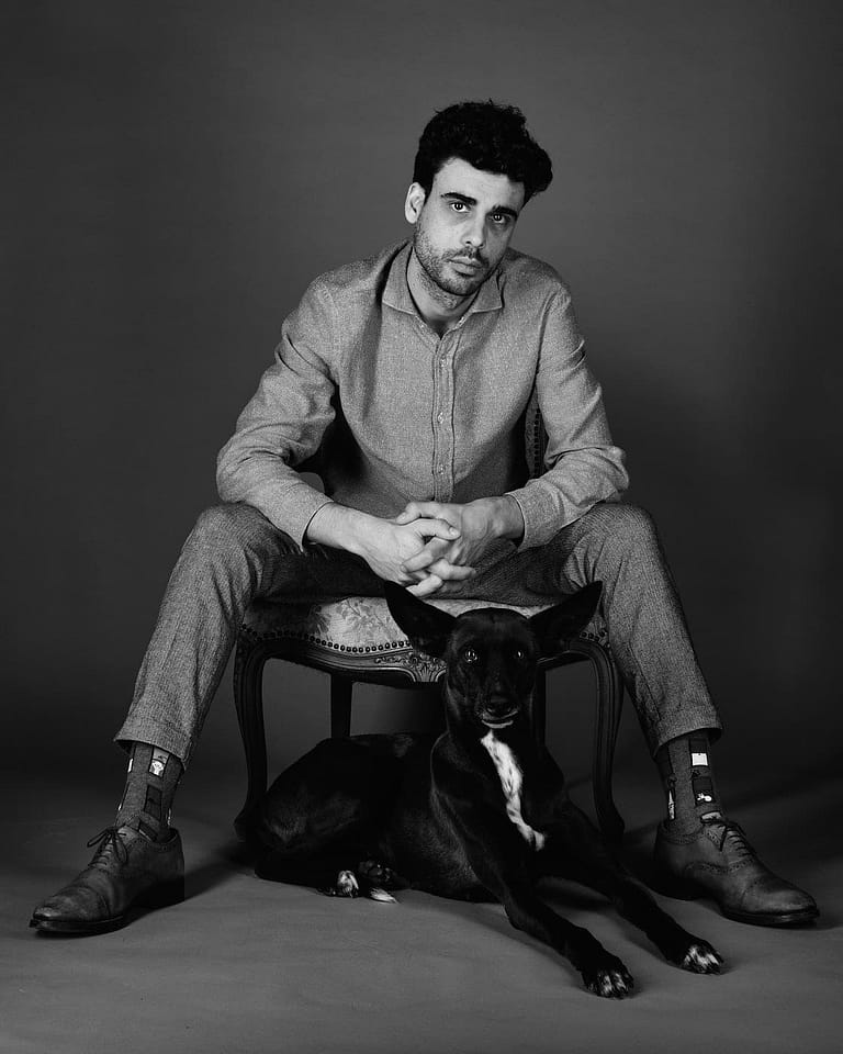 Retrato fotográfico en estudio de Guillermo y su perra Effy